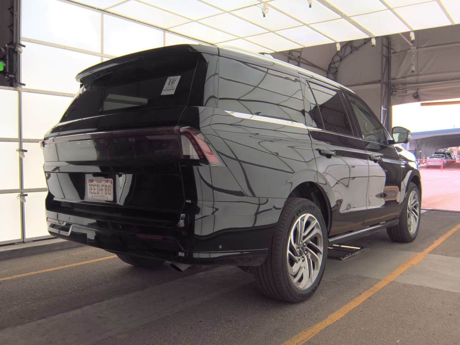 Used 2025 Lincoln Navigator Reserve AWD/4WD image 4