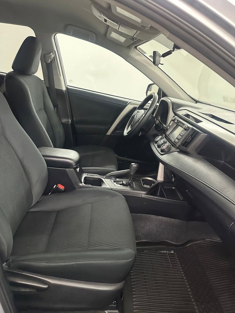 Used 2016 Toyota RAV4 LE AWD/4WD image 34