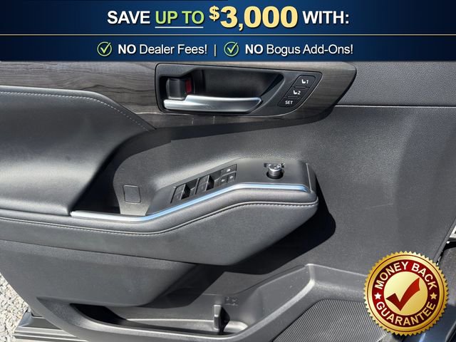 Used 2024 Toyota Highlander Platinum FWD image 16