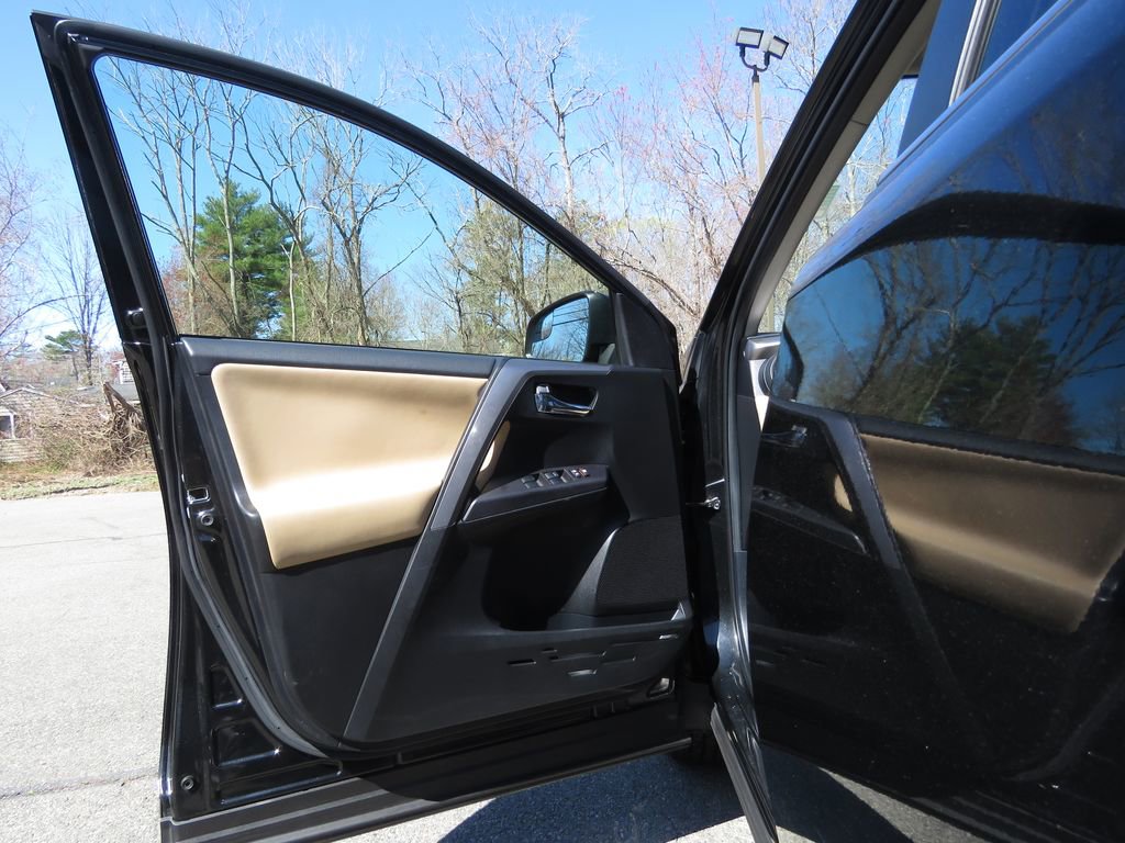 Used 2017 Toyota RAV4 XLE w/ Carpet Mat Package AWD/4WD image 9