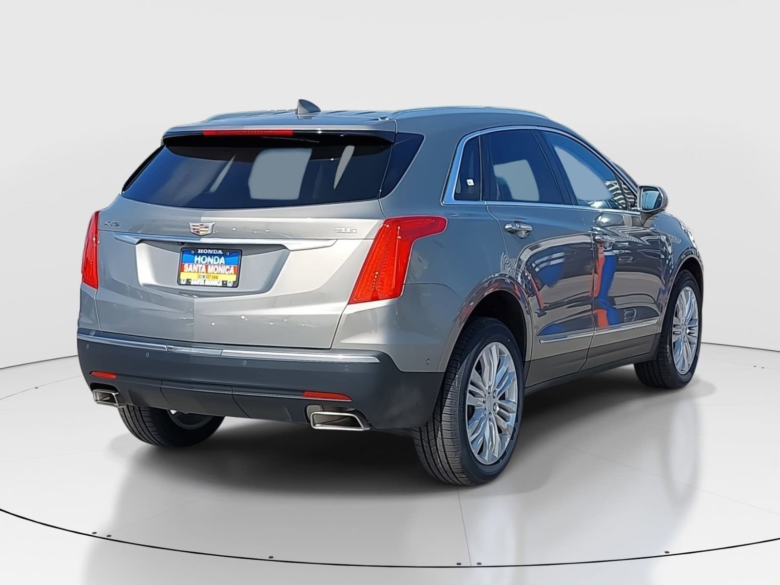 Used 2019 Cadillac XT5 Premium Luxury w/ Driver Assist Package image 5
