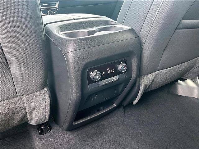 Used 2025 Chevrolet Traverse LT FWD image 25