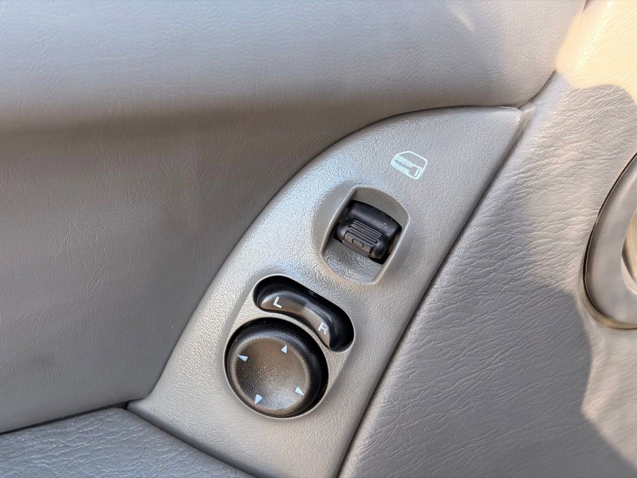 Used 2006 Jeep Liberty Sport RWD image 18