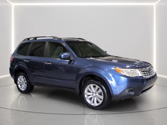 Used 2013 Subaru Forester 2.5X Premium w/ All-Weather Plus Pkg AWD/4WD image 8