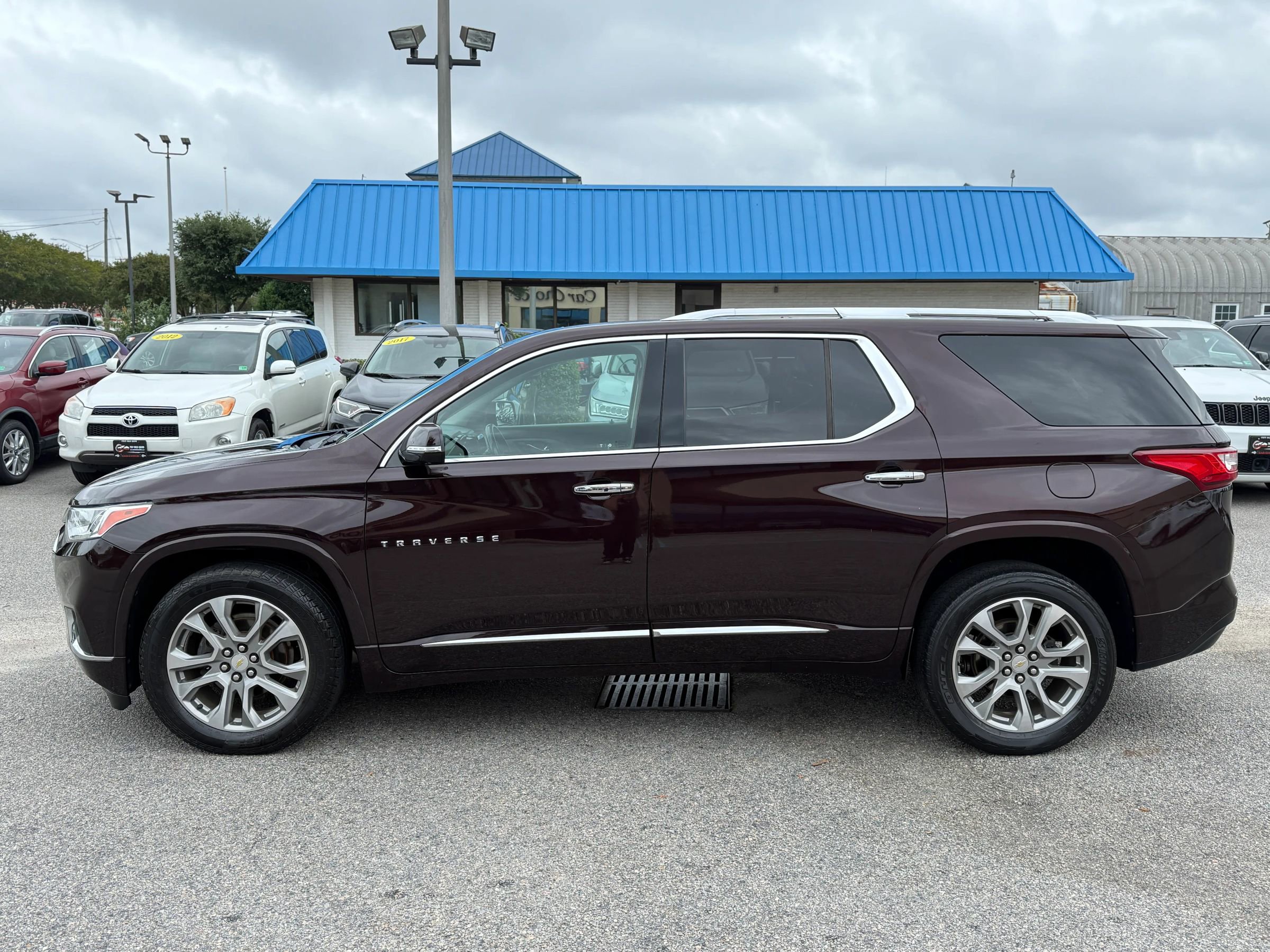 Used 2020 Chevrolet Traverse Premier image 2