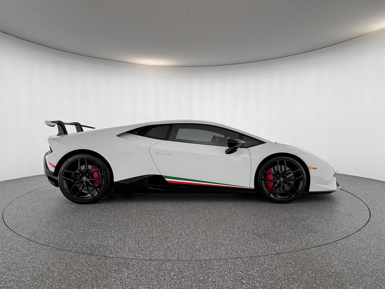 Used 2018 Lamborghini Huracan Performante AWD/4WD image 7