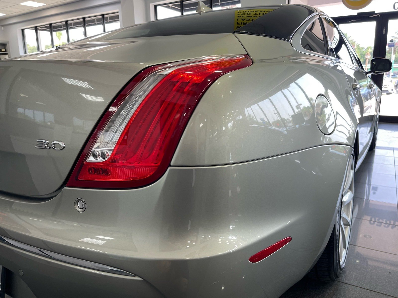 Used 2013 Jaguar XJ RWD image 17
