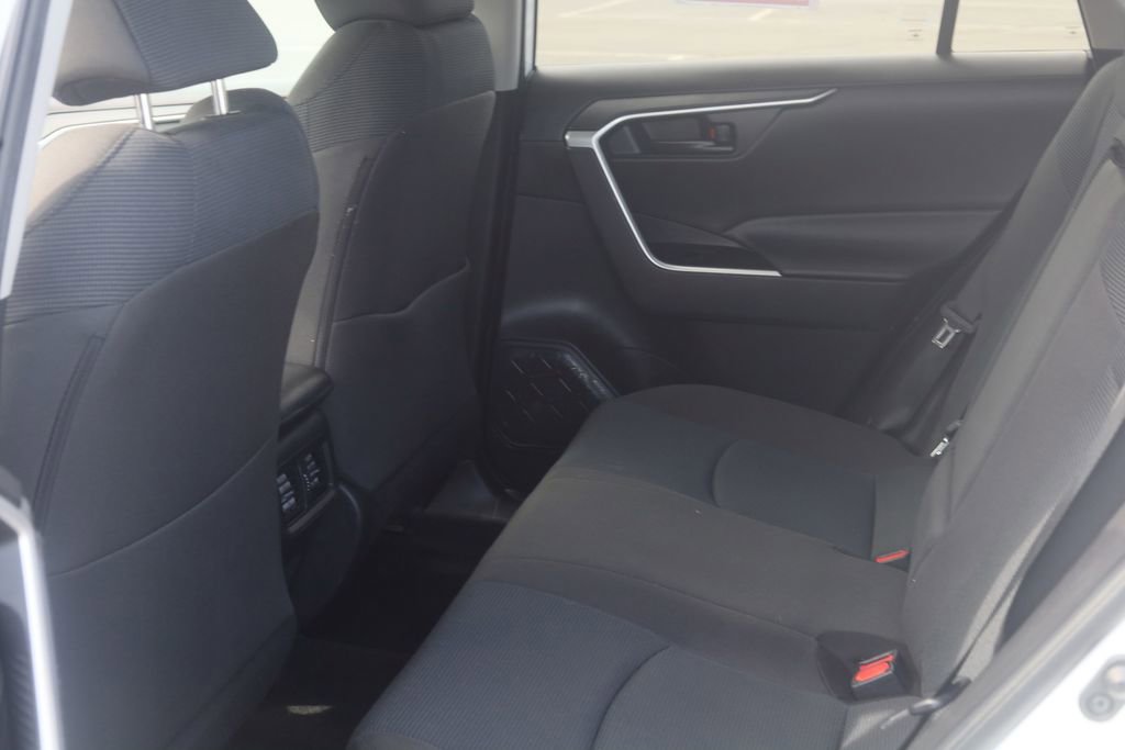 Used 2022 Toyota RAV4 LE AWD/4WD image 11