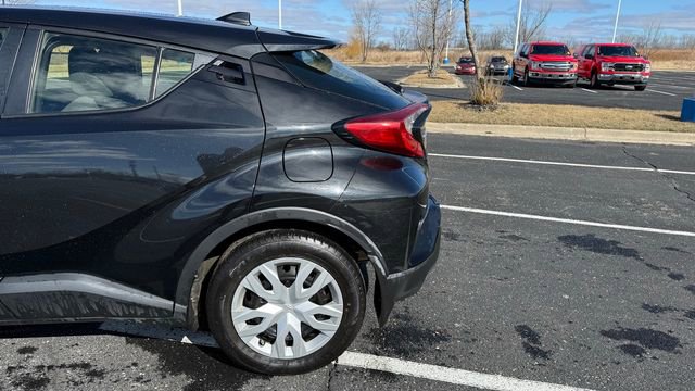 Used 2022 Toyota C-HR XLE image 10