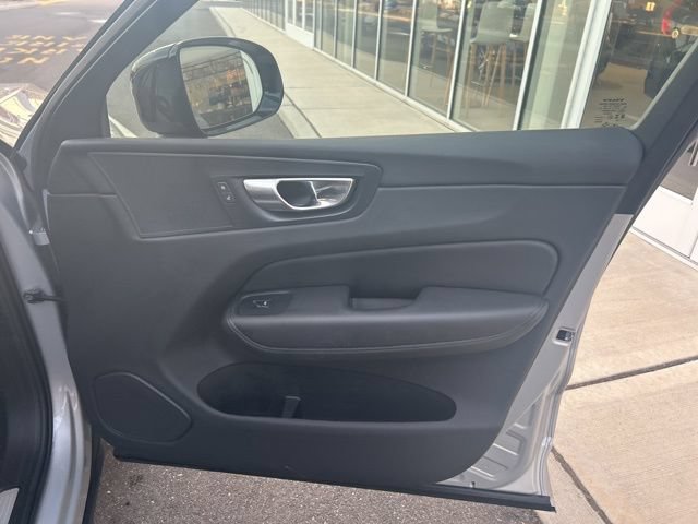Certified 2025 Volvo XC60 B5 Plus AWD/4WD image 14