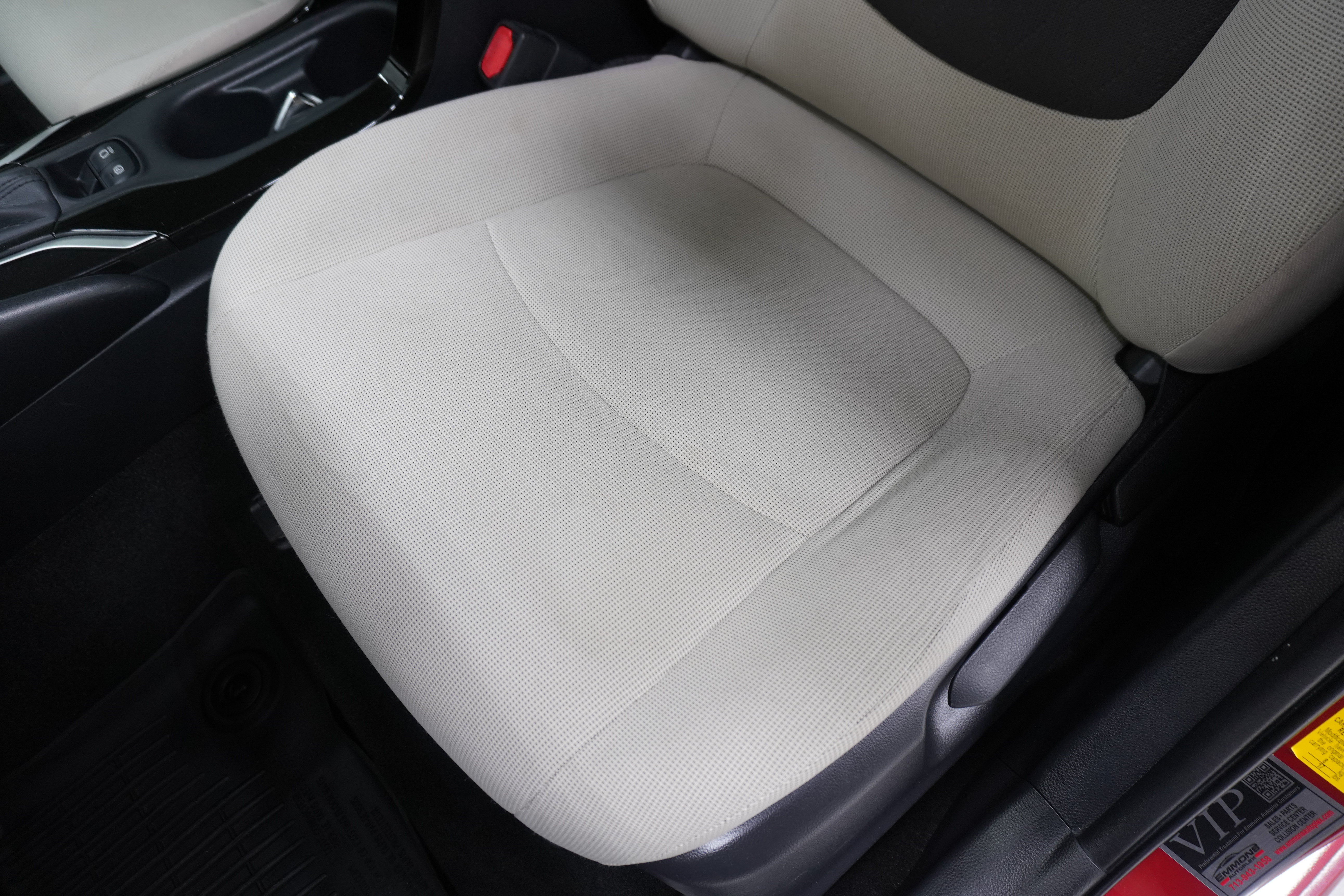 Used 2020 Toyota Corolla LE FWD image 12