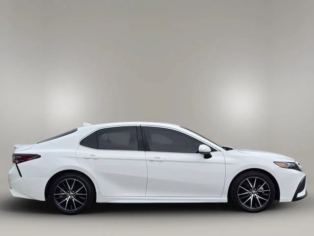 Used 2021 Toyota Camry SE FWD image 4