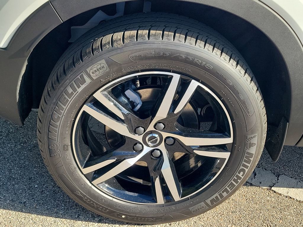 New 2026 Volvo XC40 B5 Core w/ Climate Package AWD/4WD image 3