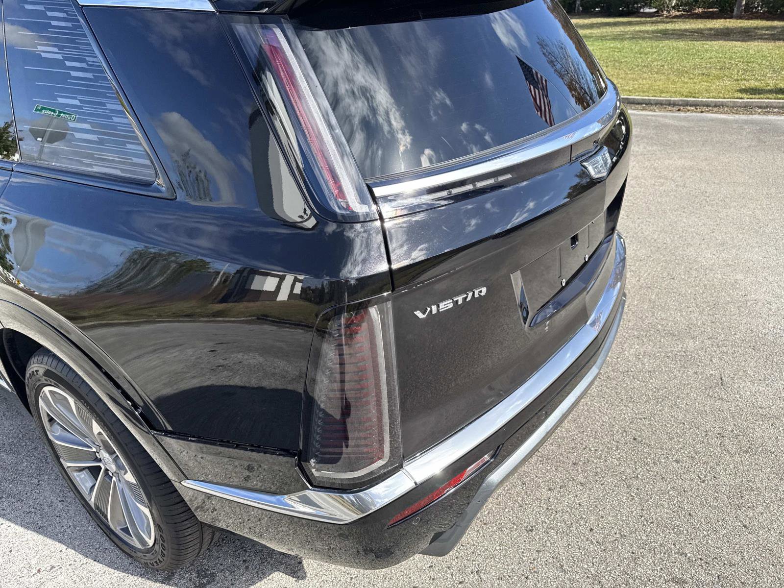 Used 2026 Cadillac Vistiq Luxury image 11