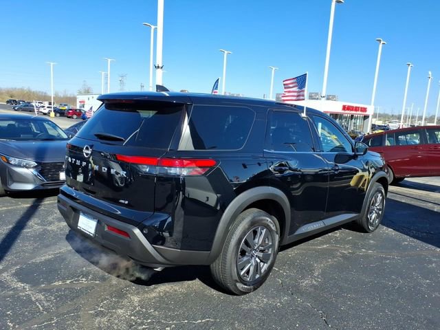 Used 2025 Nissan Pathfinder S w/ Cargo Package image 3