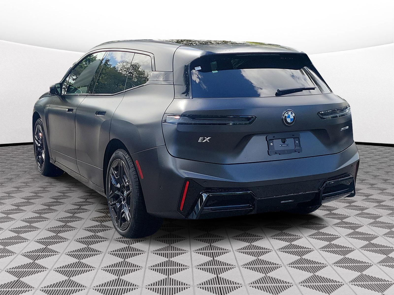 New 2026 BMW iX xDrive60 image 3