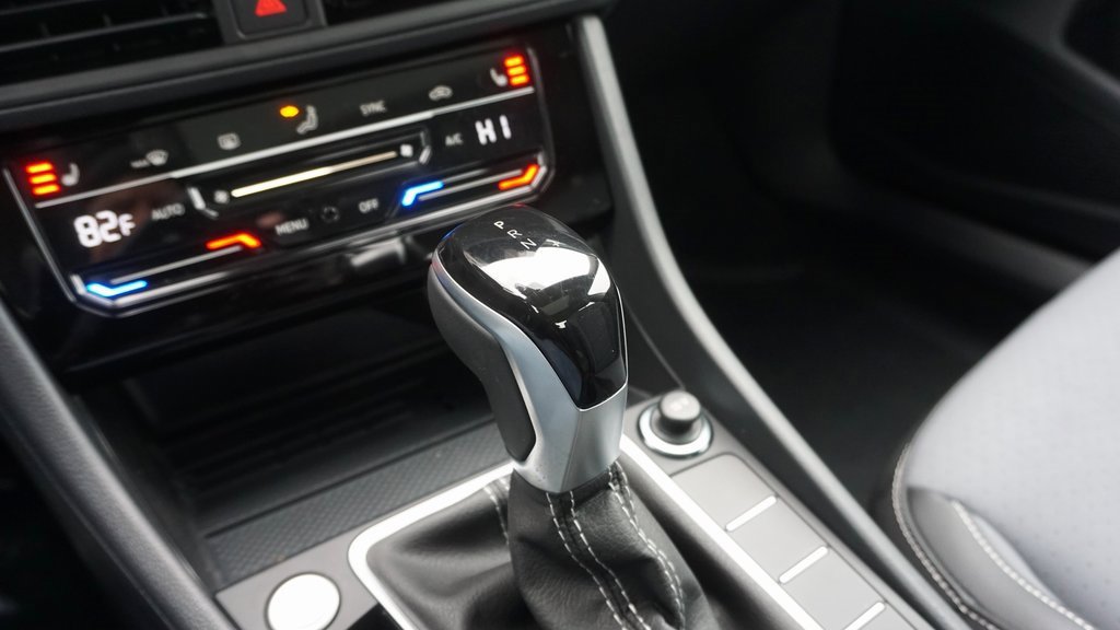 Used 2025 Volkswagen Jetta SE image 16