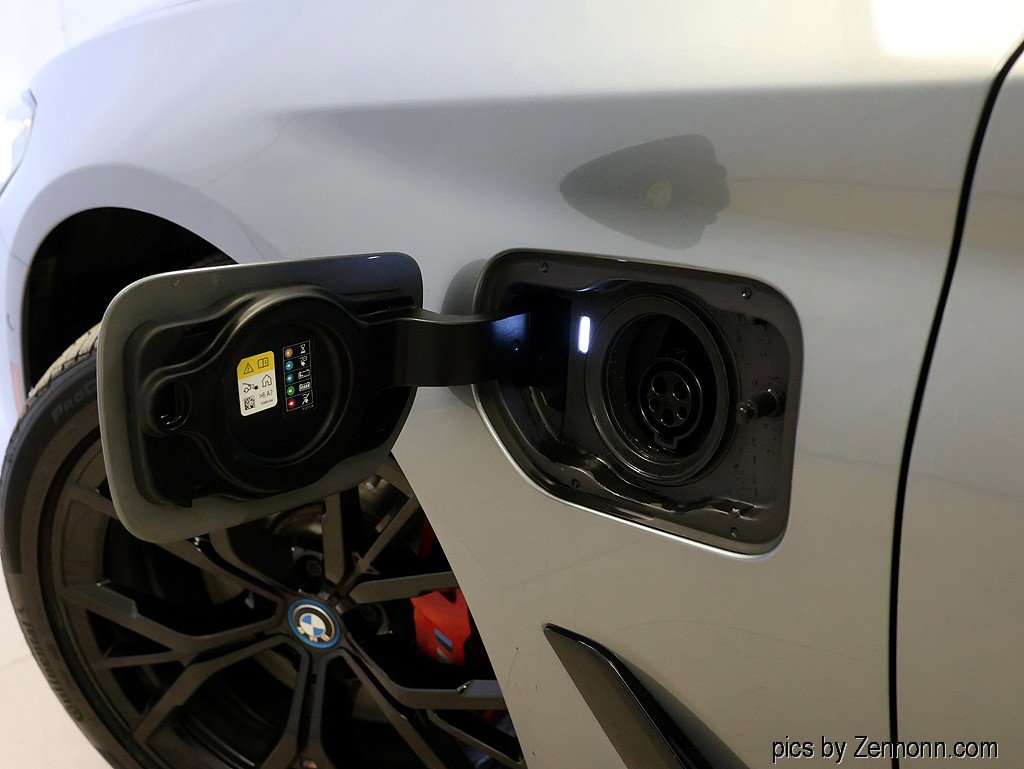 Certified 2023 BMW 530e xDrive w/ Premium Package image 10