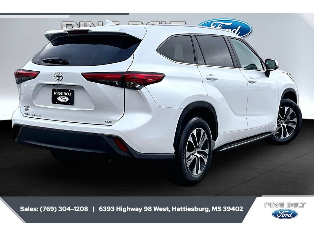 Used 2023 Toyota Highlander XLE FWD image 12