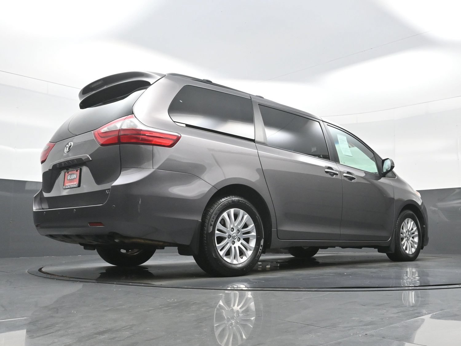 Used 2017 Toyota Sienna XLE w/ XLE Navigation Package FWD image 35
