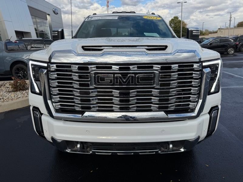 Used 2024 GMC Sierra 3500 Denali w/ Denali Reserve Package image 3