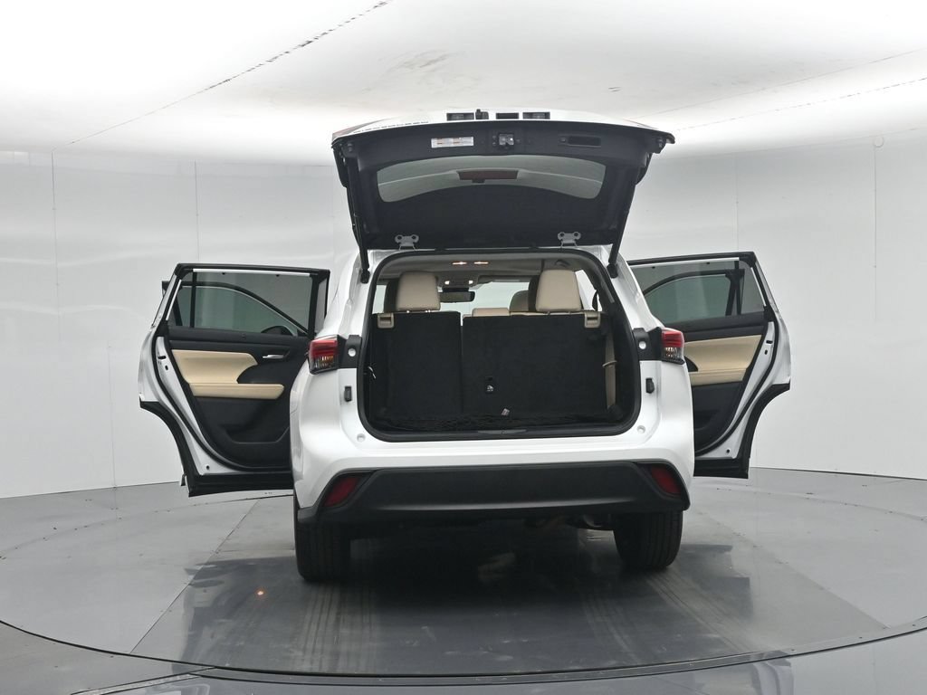 Used 2023 Toyota Highlander XLE FWD image 36