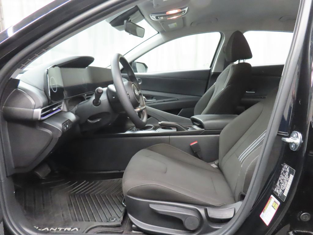 Used 2024 Hyundai Elantra SEL image 12