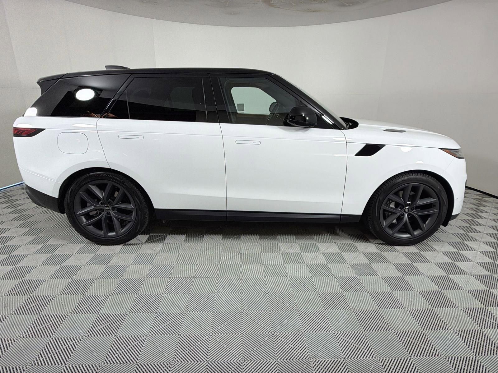 Used 2024 Land Rover Range Rover Sport SE AWD/4WD image 6