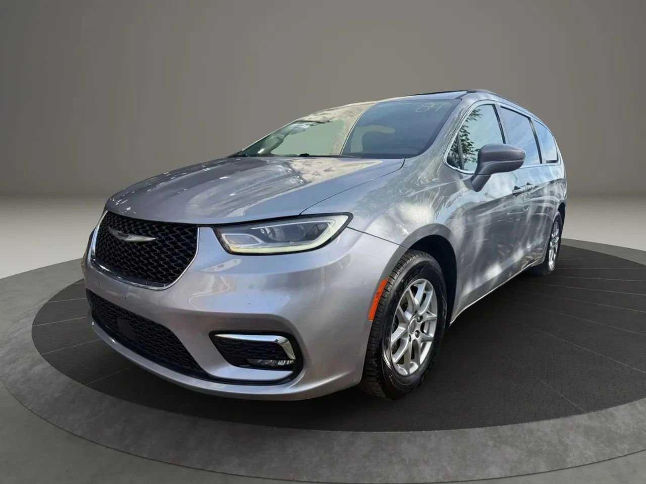 Used 2021 Chrysler Pacifica Touring w/ Uconnect Theater Family Group image 1