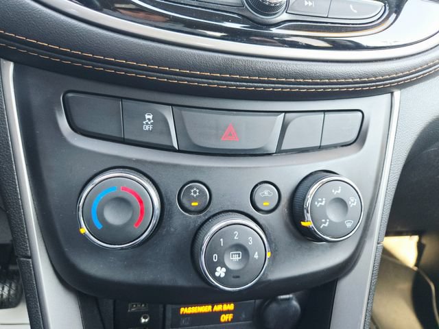 Used 2021 Chevrolet Trax LT w/ LT Convenience Package FWD image 24