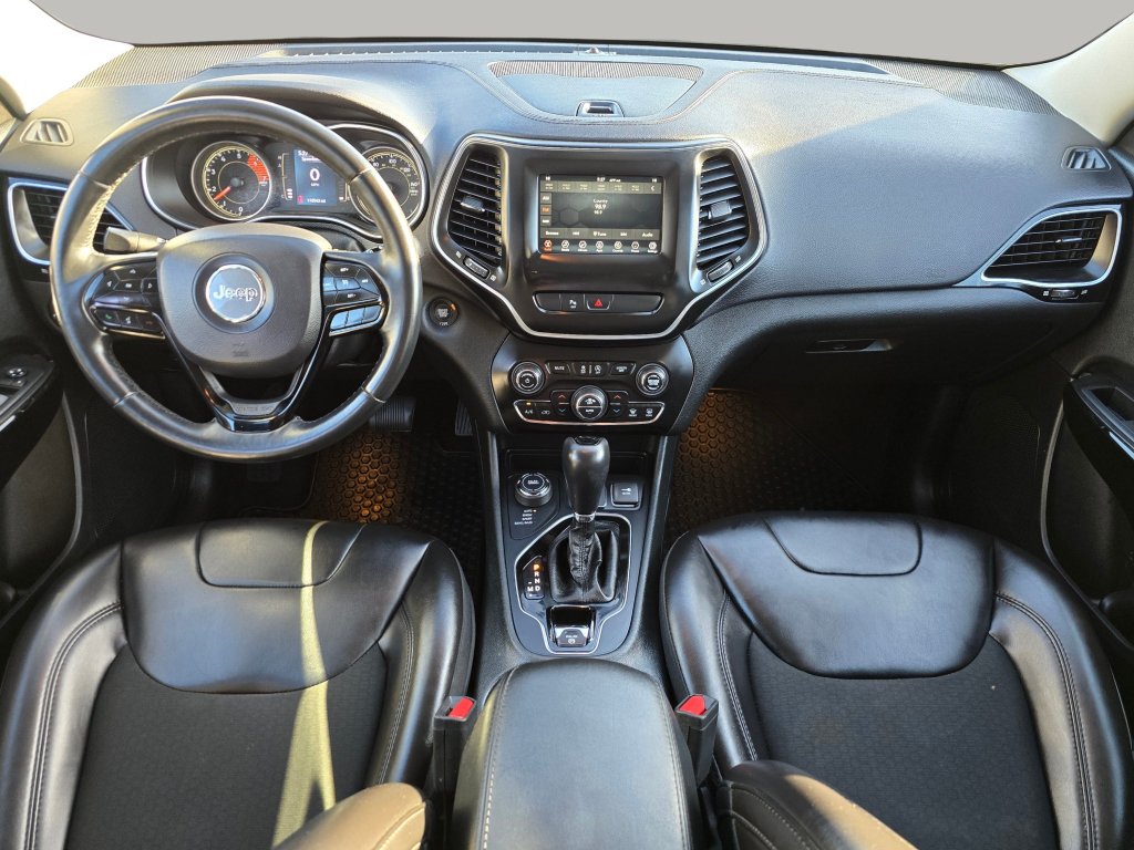 Used 2019 Jeep Cherokee Latitude Plus AWD/4WD image 2