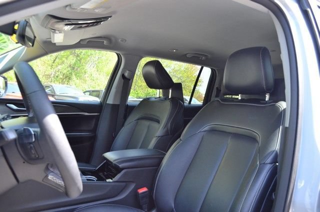 Used 2023 Jeep Grand Cherokee L Limited w/ Rear Seat Video Group I AWD/4WD image 18