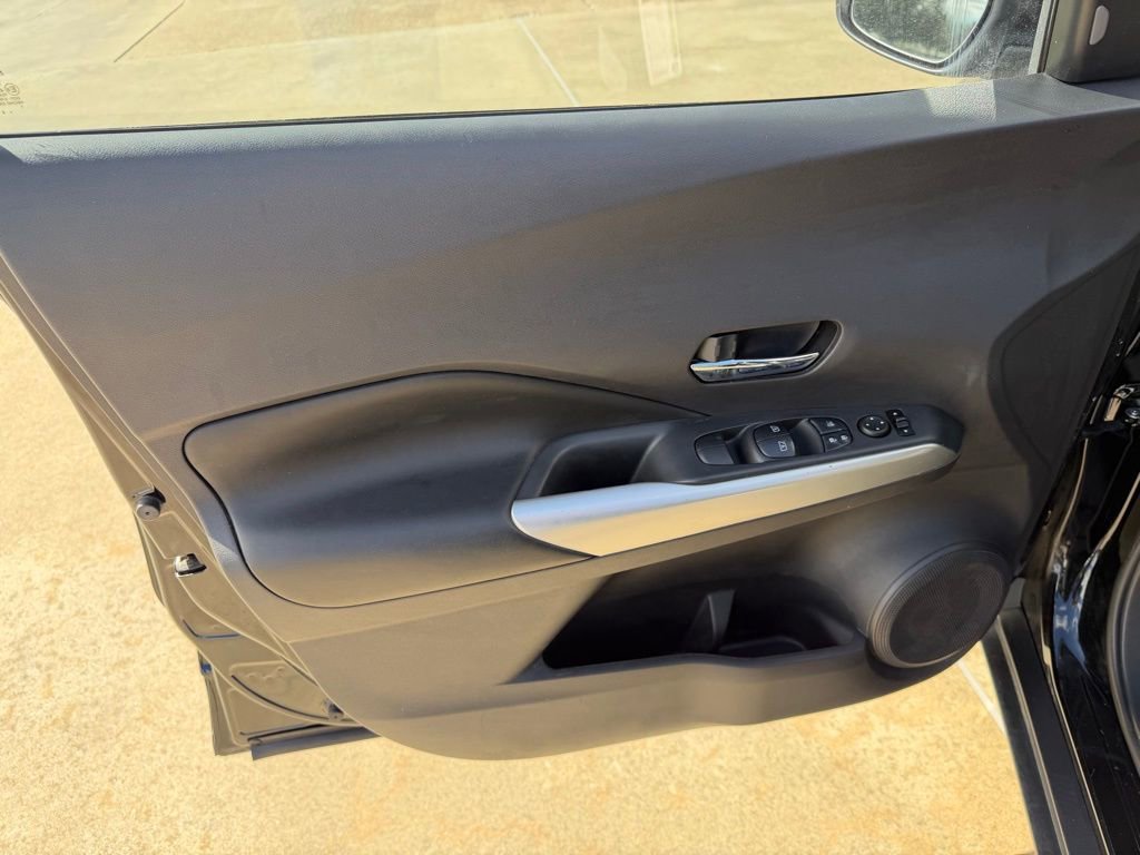 Used 2018 Nissan Kicks SR w/ Premium Package image 12