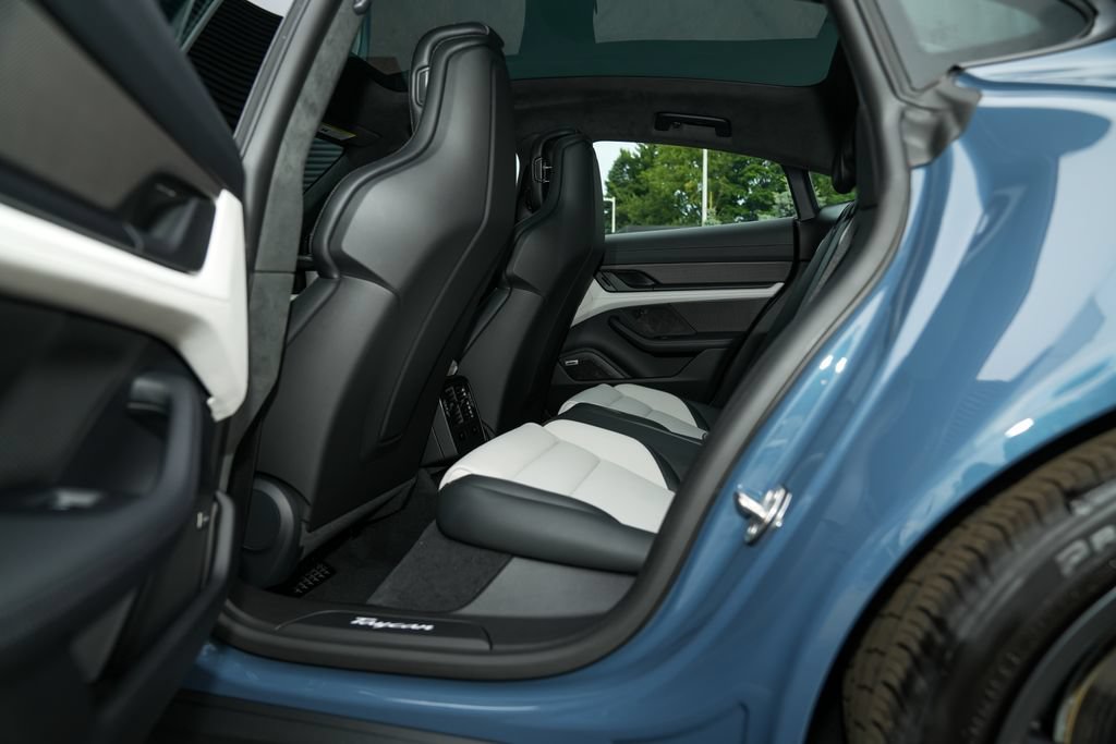 New 2026 Porsche Taycan GTS AWD/4WD image 32