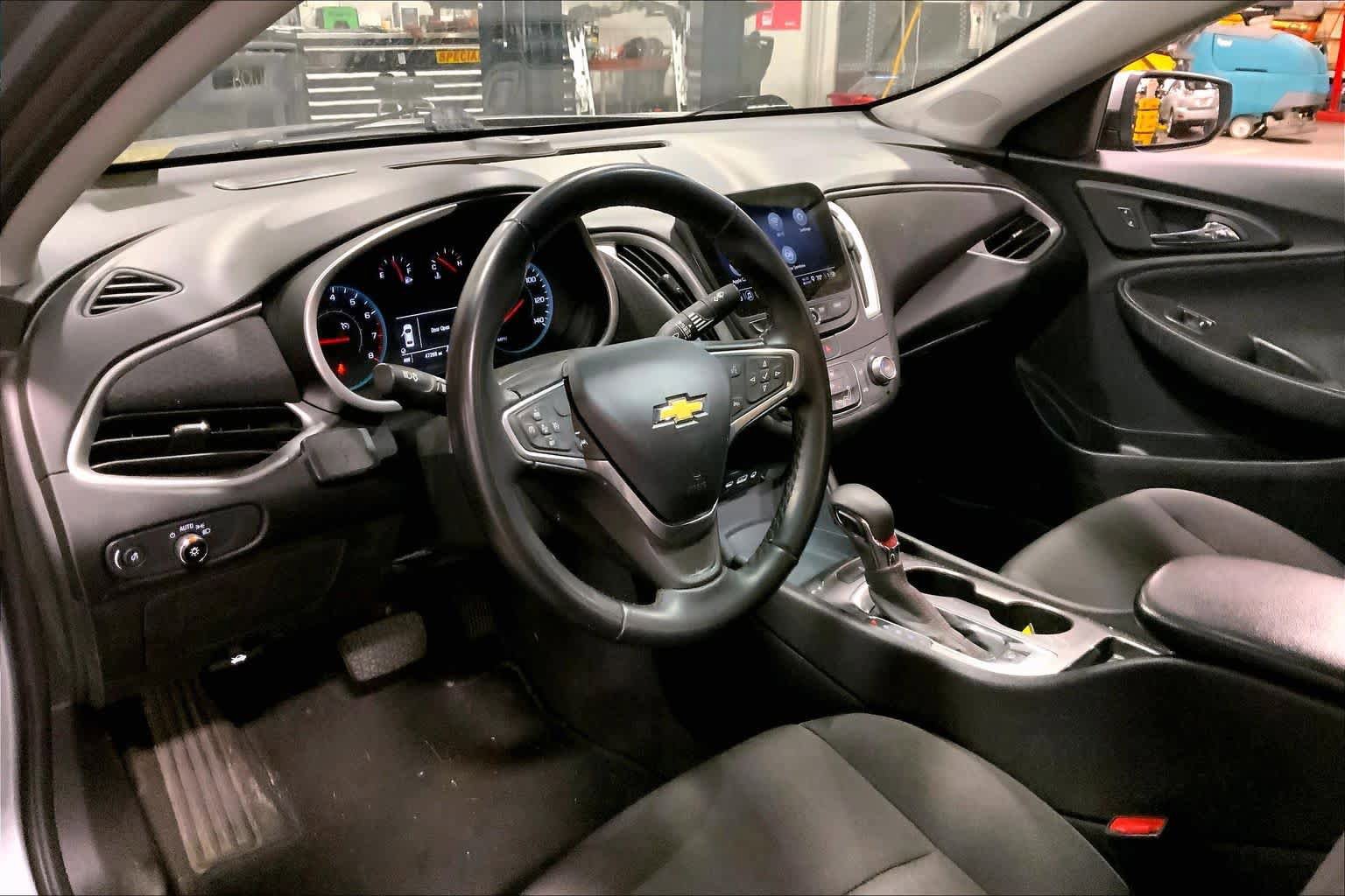 Used 2023 Chevrolet Malibu RS FWD image 18