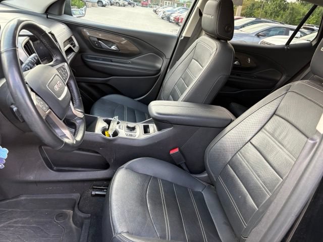 Used 2023 GMC Terrain Denali w/ Denali Premium Package AWD/4WD image 9