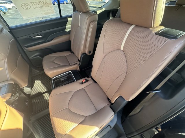 New 2026 Toyota Grand Highlander Platinum image 16