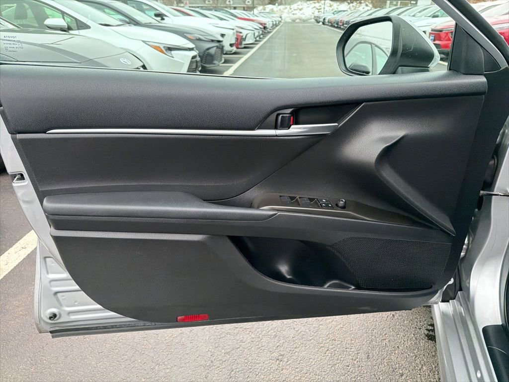 Used 2023 Toyota Camry SE image 19
