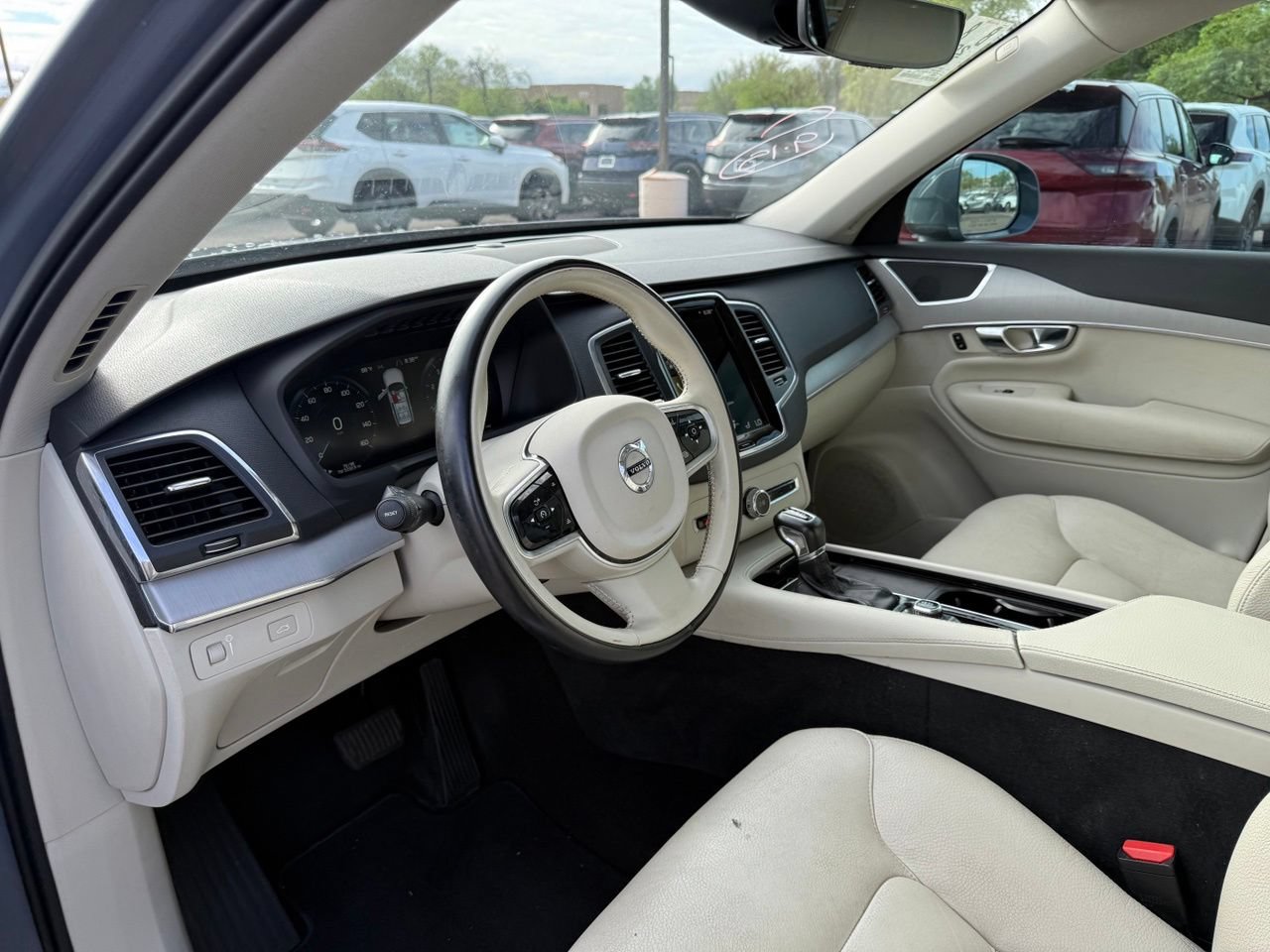 Used 2022 Volvo XC90 T5 Momentum AWD/4WD image 14
