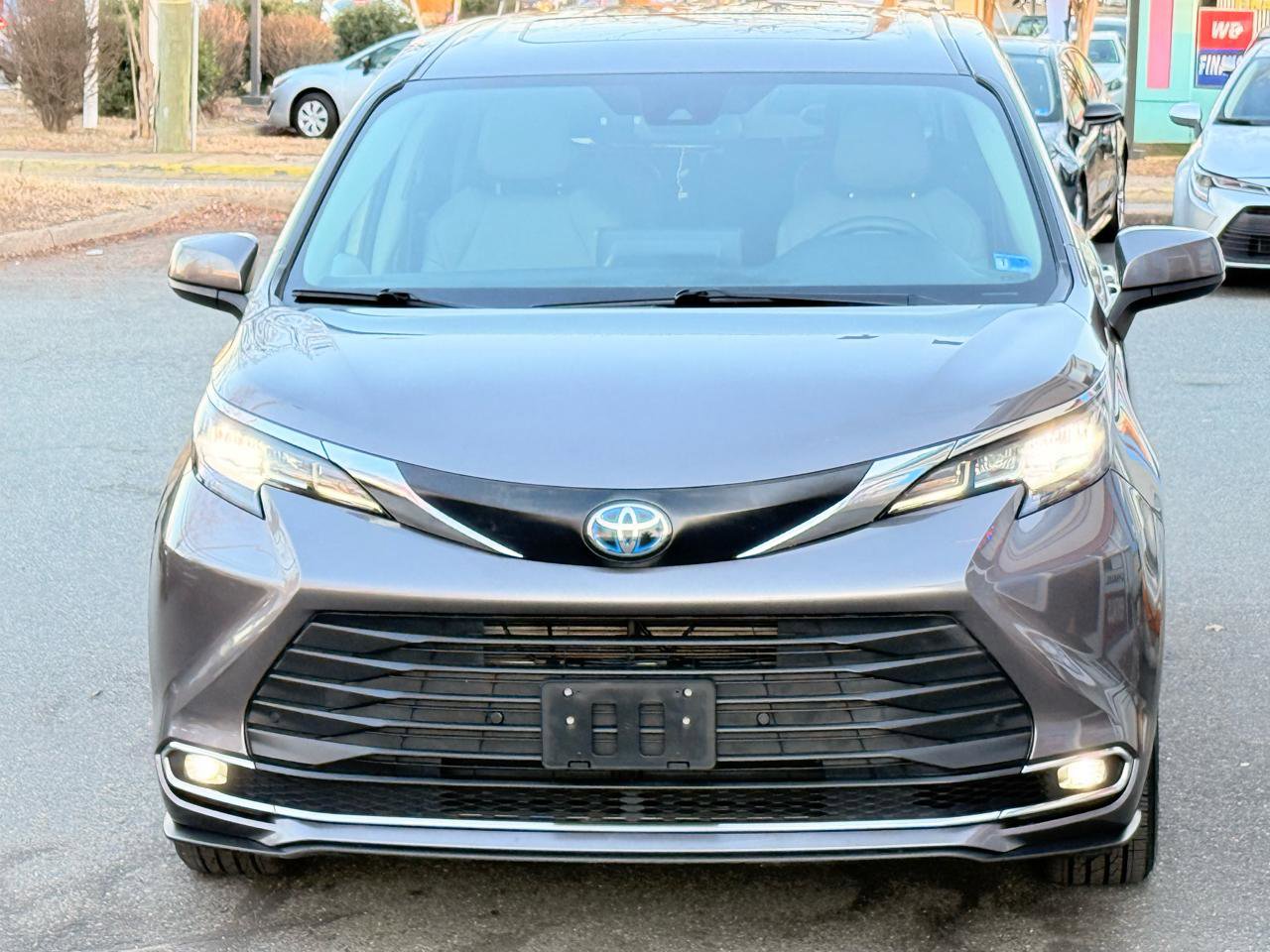 Used 2022 Toyota Sienna XLE image 12