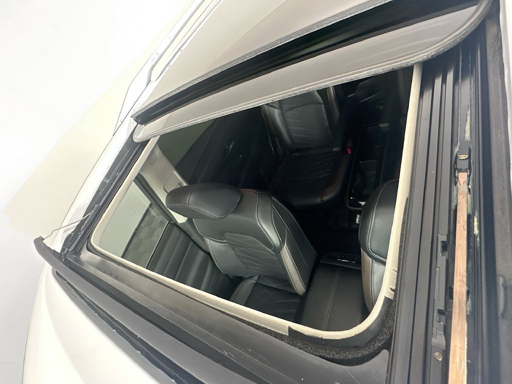 Used 2025 Nissan Pathfinder Platinum FWD image 22