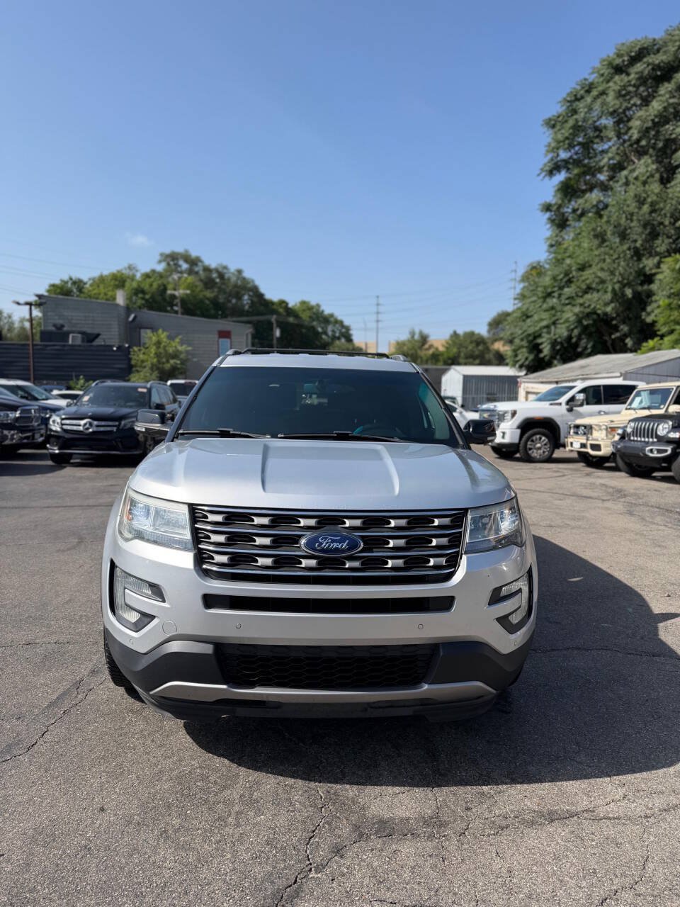 Used 2016 Ford Explorer XLT w/ Equipment Group 202A AWD/4WD image 3