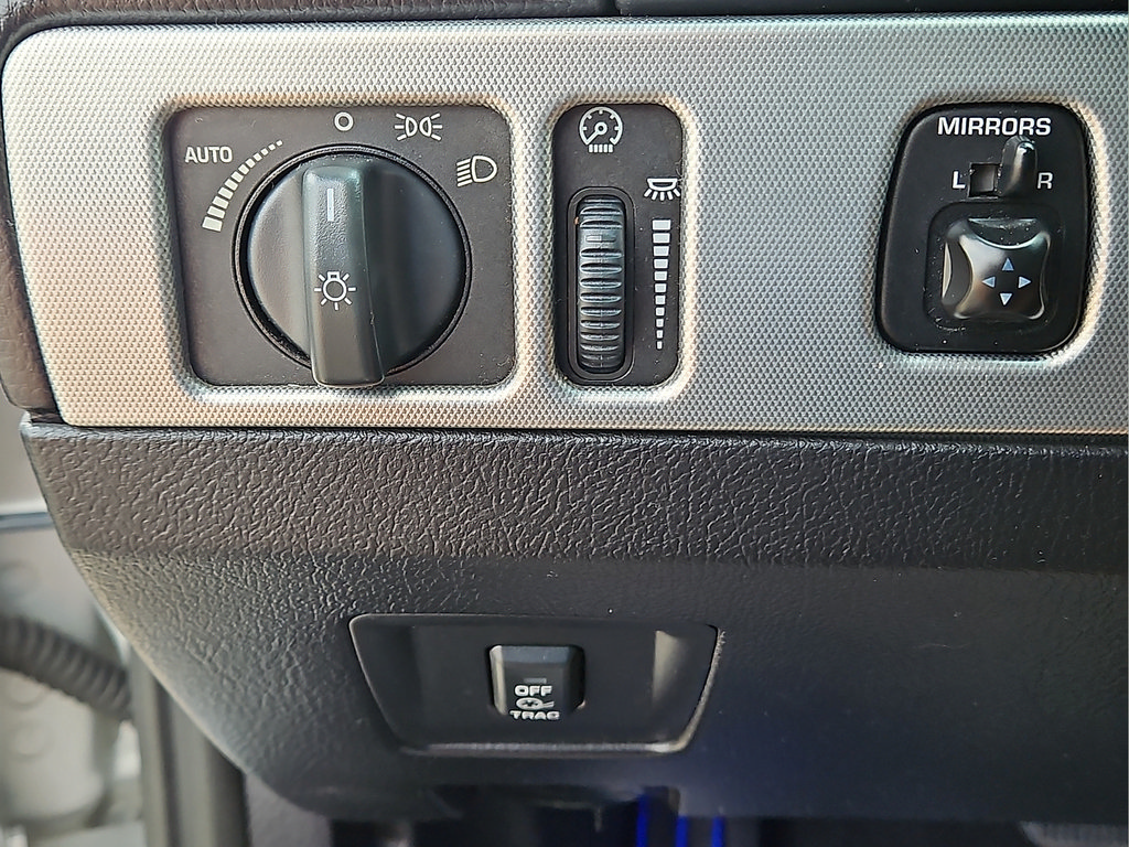 Used 2005 Ford Thunderbird RWD image 17