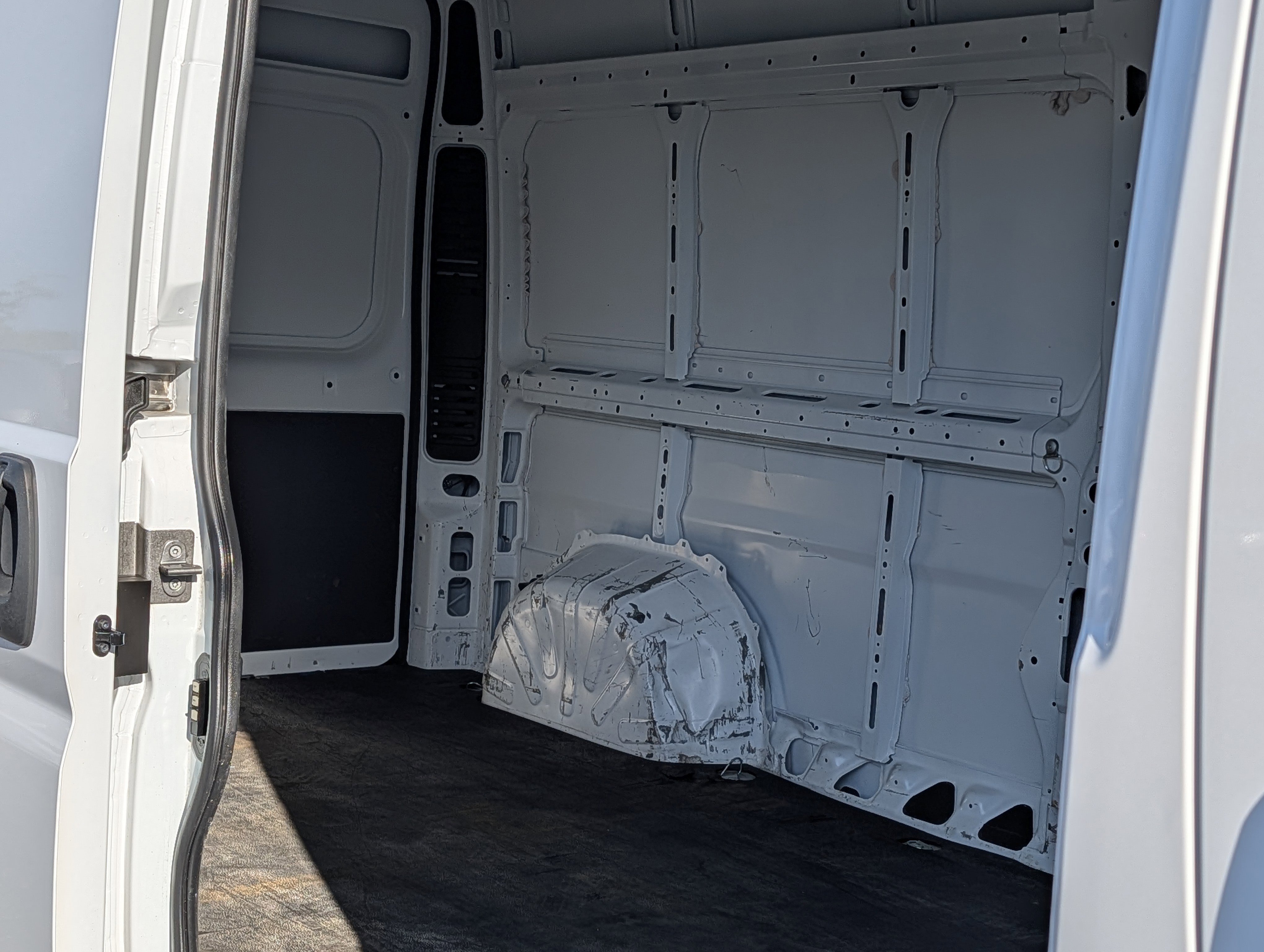 Used 2021 RAM ProMaster 2500 w/ Convenience Group FWD image 16