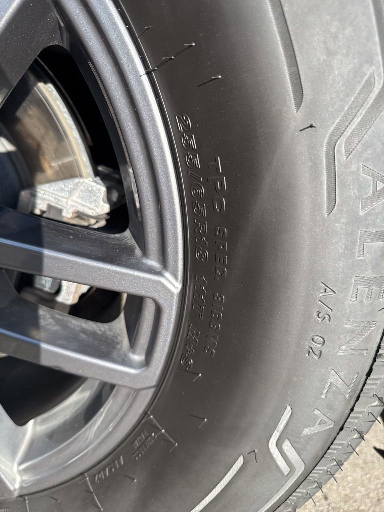 Used 2025 GMC Acadia Elevation FWD image 36