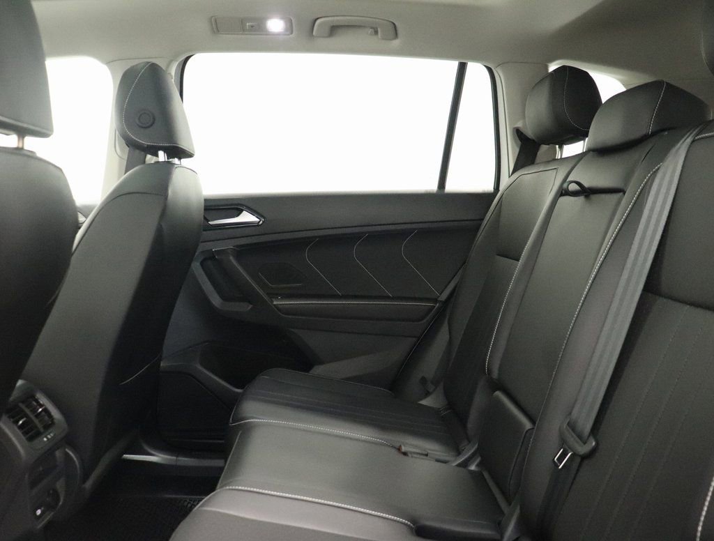 Used 2024 Volkswagen Tiguan SE w/ Panoramic Sunroof Package image 26