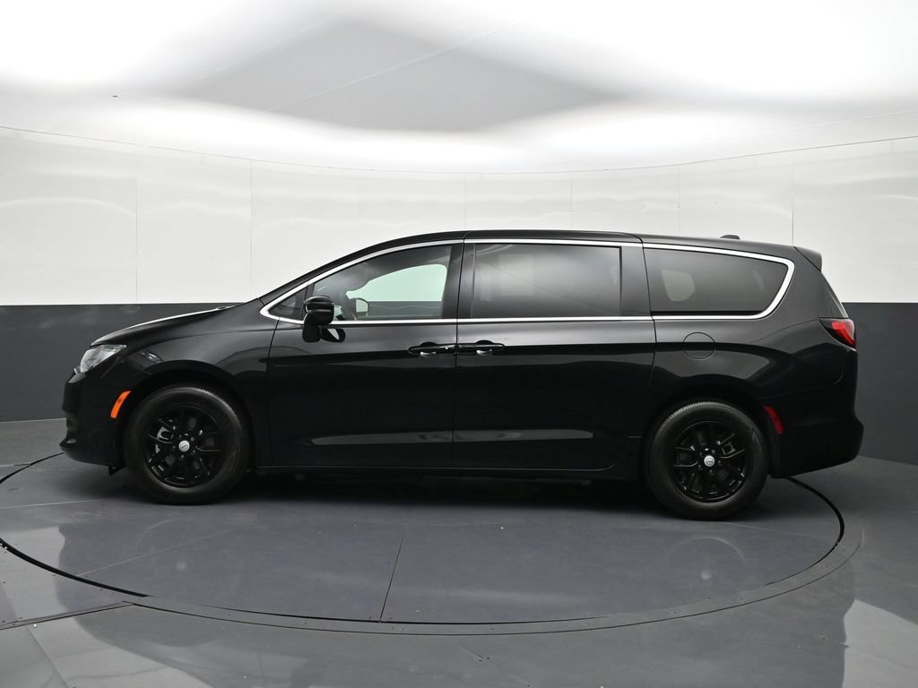Used 2026 Chrysler Voyager LX FWD image 2
