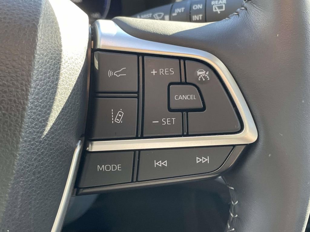 Used 2023 Toyota Highlander Limited image 13
