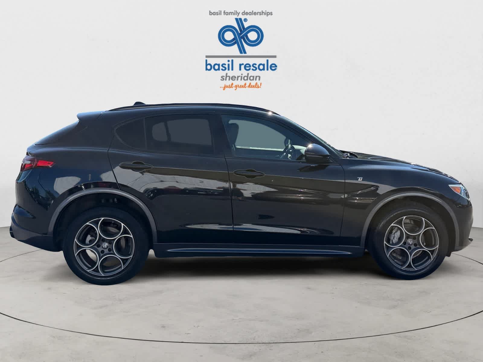 Used 2023 Alfa Romeo Stelvio Ti AWD/4WD image 7
