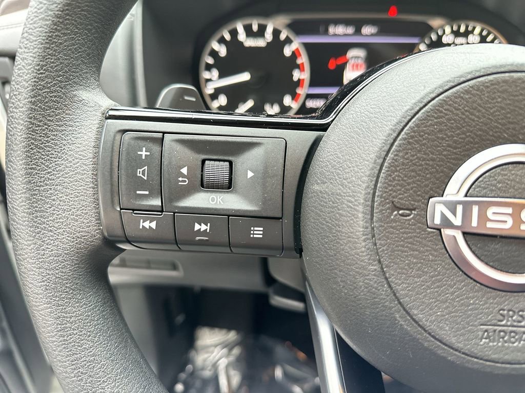 Used 2023 Nissan Rogue SV image 29